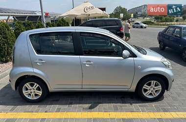 Хэтчбек Daihatsu Sirion 2008 в 