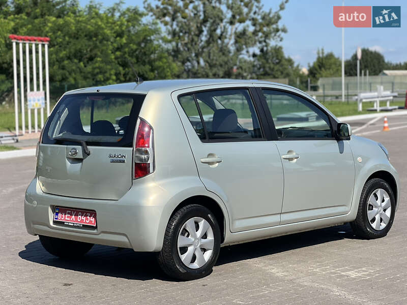 Хэтчбек Daihatsu Sirion 2007 в 