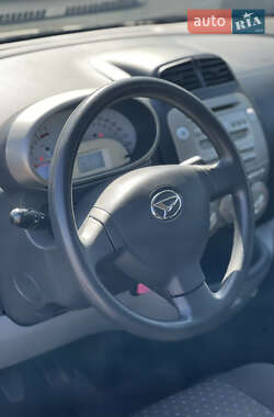 Хэтчбек Daihatsu Sirion 2007 в 