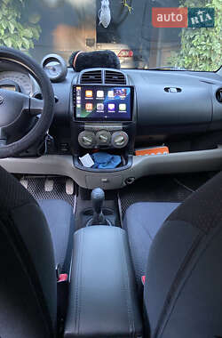 Хэтчбек Daihatsu Sirion 2007 в 