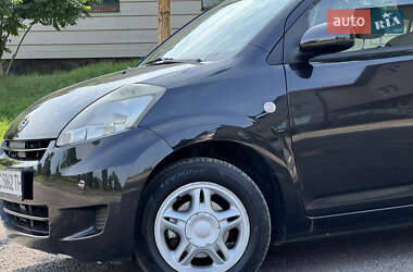 Хэтчбек Daihatsu Sirion 2007 в 