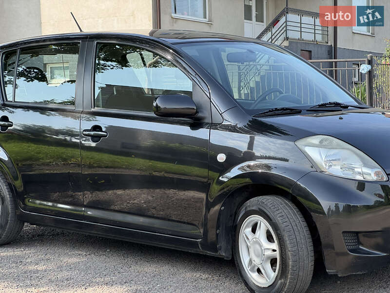Хэтчбек Daihatsu Sirion 2007 в Львове