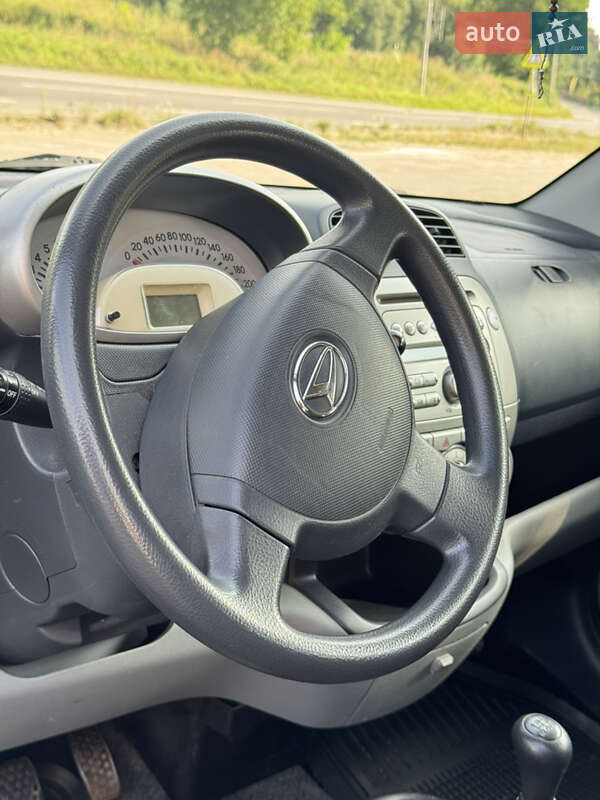 Хэтчбек Daihatsu Sirion 2007 в Львове