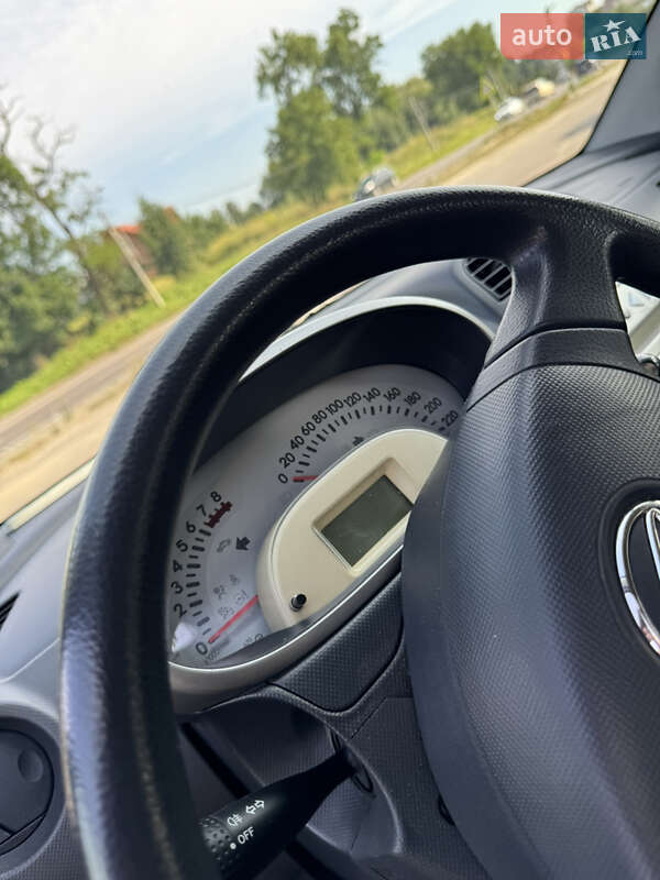 Хэтчбек Daihatsu Sirion 2007 в Львове