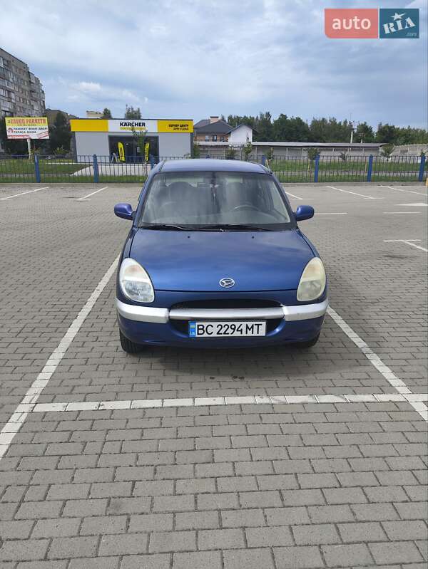 Хэтчбек Daihatsu Sirion 1999 в 