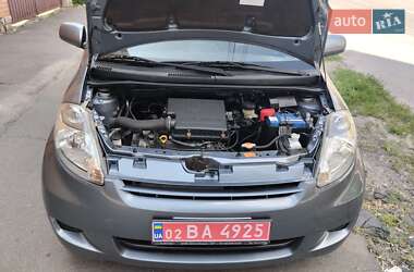 Хэтчбек Daihatsu Sirion 2010 в 