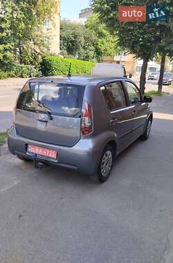 Хэтчбек Daihatsu Sirion 2010 в 