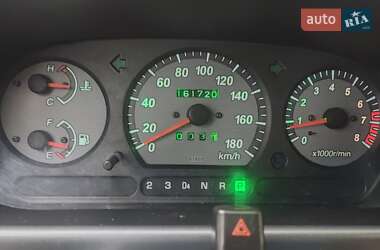 Хэтчбек Daihatsu Sirion 2001 в 