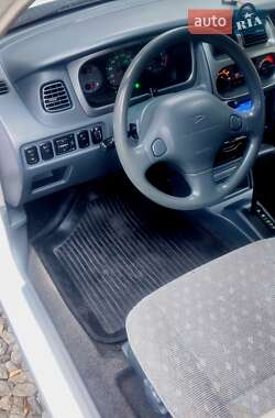 Хэтчбек Daihatsu Sirion 2001 в 