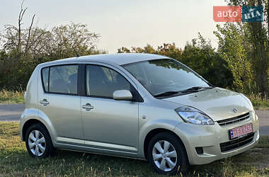 Хэтчбек Daihatsu Sirion 2007 в 