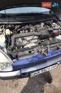 Хэтчбек Daihatsu Sirion 2001 в 