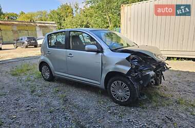 Хэтчбек Daihatsu Sirion 2006 в 