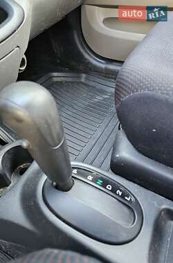 Хэтчбек Daihatsu Sirion 2006 в 