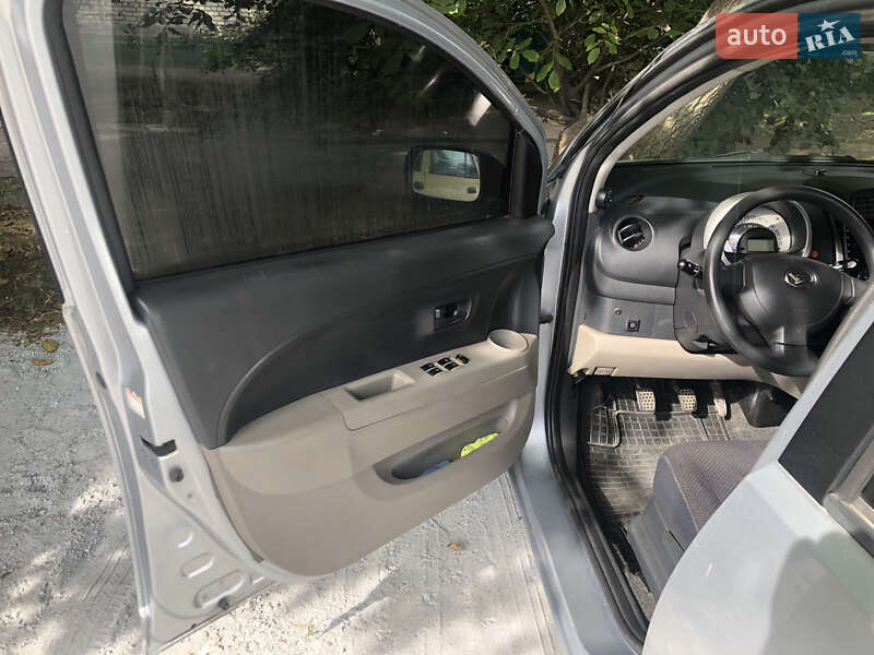 Хетчбек Daihatsu Sirion 2005 в Синельниковому