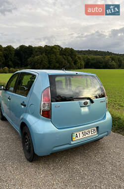 Хэтчбек Daihatsu Sirion 2006 в 