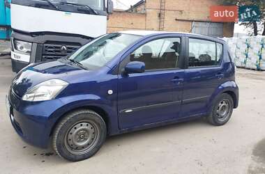 Хэтчбек Daihatsu Sirion 2005 в 