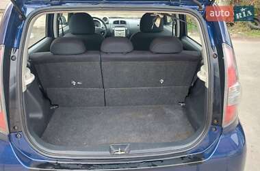 Хэтчбек Daihatsu Sirion 2005 в 