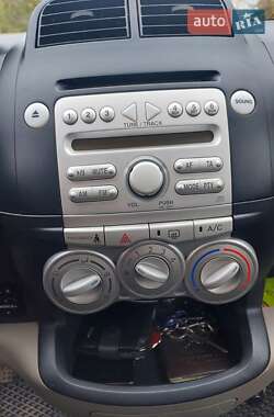 Хэтчбек Daihatsu Sirion 2005 в 