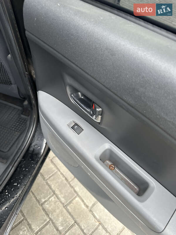 Хэтчбек Daihatsu Sirion 2008 в Киеве