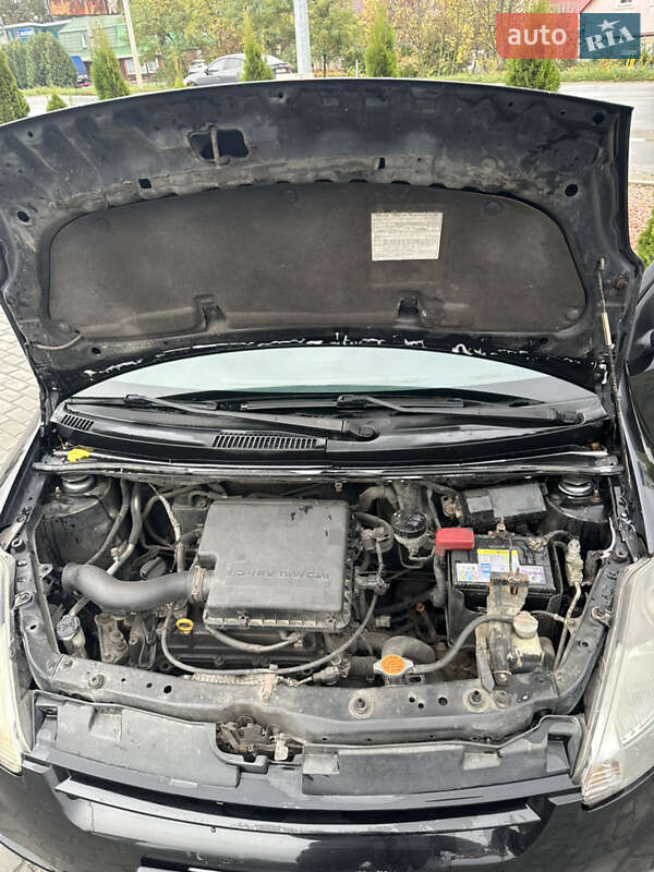 Хэтчбек Daihatsu Sirion 2008 в Киеве