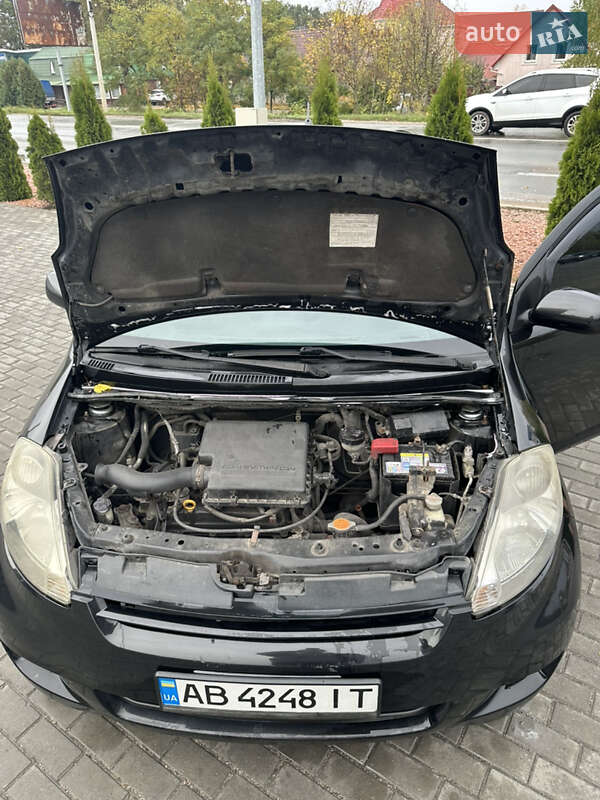 Хэтчбек Daihatsu Sirion 2008 в Киеве