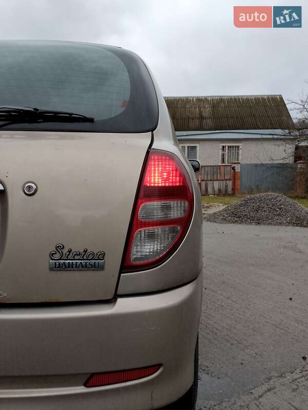 Хэтчбек Daihatsu Sirion 2003 в Киеве