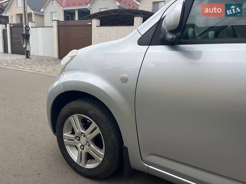 Хэтчбек Daihatsu Sirion 2006 в Одессе