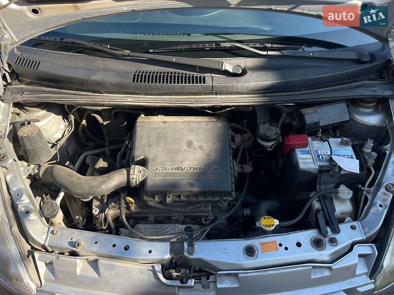 Хэтчбек Daihatsu Sirion 2006 в Одессе