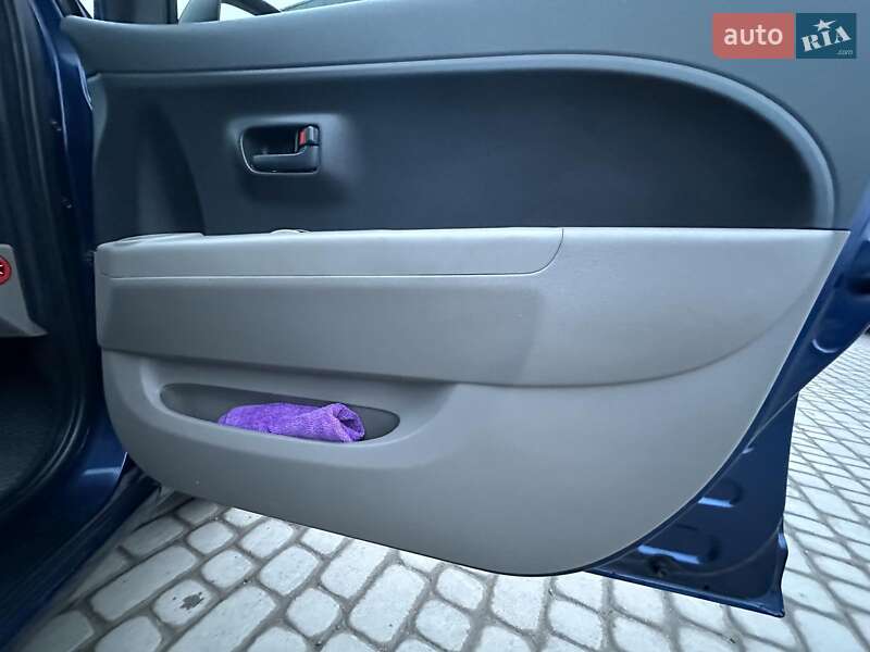 Хэтчбек Daihatsu Sirion 2005 в Львове