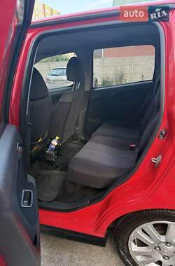 Микровэн Daihatsu YRV 2004 в 