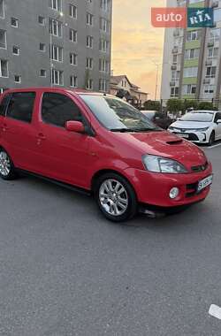 Микровэн Daihatsu YRV 2004 в 
