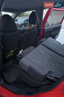 Микровэн Daihatsu YRV 2004 в 