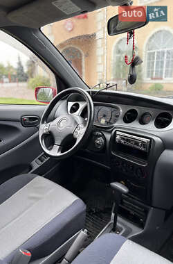 Микровэн Daihatsu YRV 2002 в 