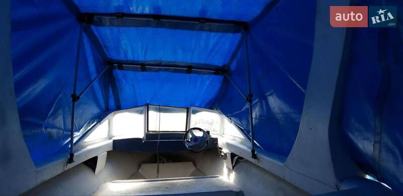 Човен Дельта Дельта 1980 в Кременчуці