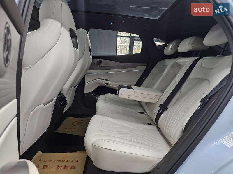 Позашляховик / Кросовер Denza N7 2023 в Дніпрі