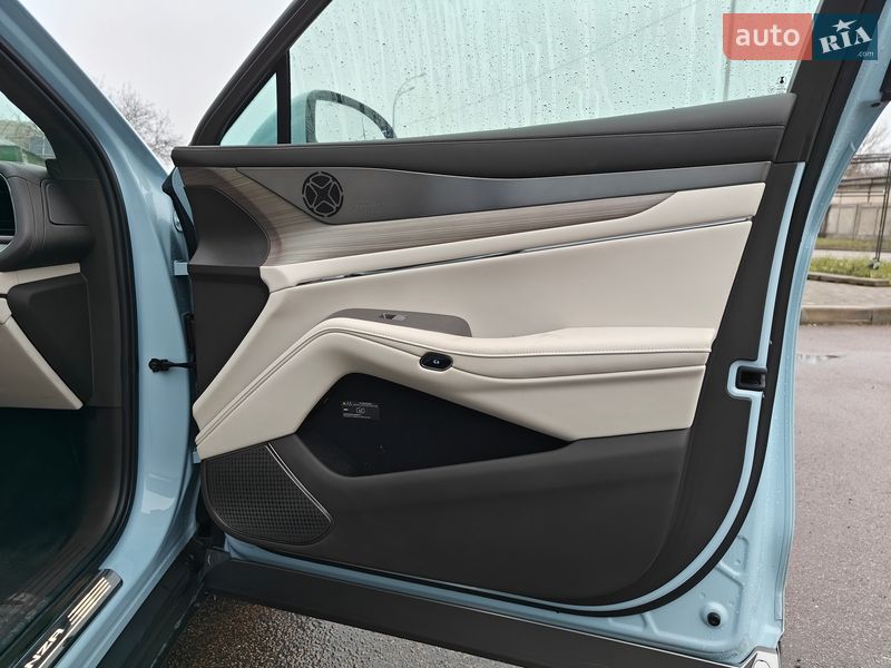 Фастбэк Denza N7 2023 в Киеве