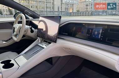 Седан Denza Z9 2025 в 
