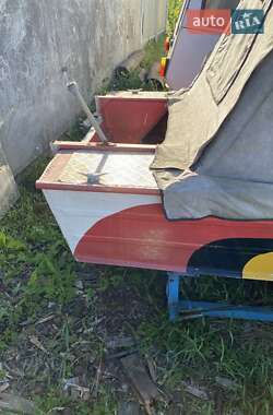 Човен Днепр 2 2000 в 