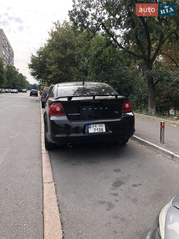 Седан Dodge Avenger 2013 в Києві