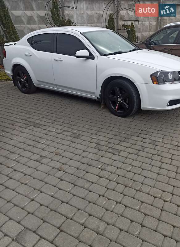 Седан Dodge Avenger 2013 в Львове