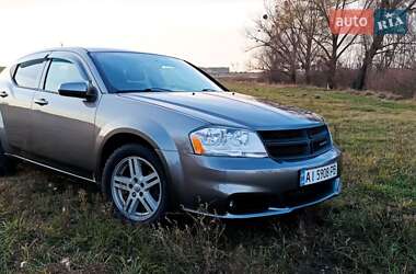 Седан Dodge Avenger 2013 в Бузовой