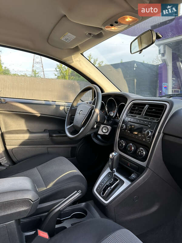 Хэтчбек Dodge Caliber 2010 в Черновцах
