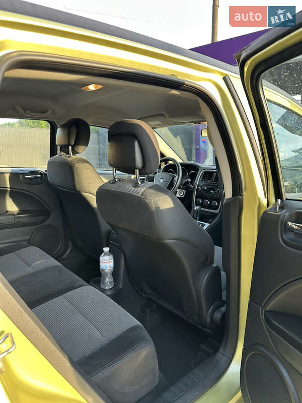 Хэтчбек Dodge Caliber 2010 в Черновцах