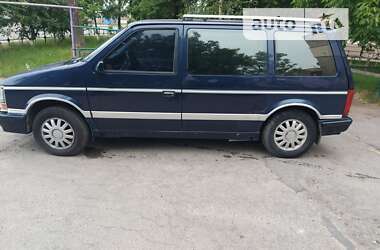 Минивэн Dodge Caravan 1990 в 