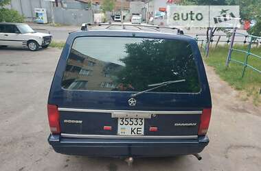 Минивэн Dodge Caravan 1990 в 