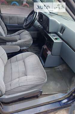 Минивэн Dodge Caravan 1990 в 