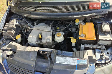 Минивэн Dodge Caravan 2002 в 
