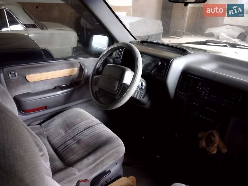 Минивэн Dodge Caravan 1991 в Житомире фото 7 Минивэн Dodge Caravan 1991 в Житомире