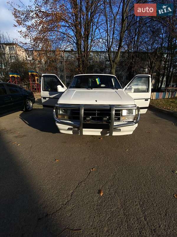 Мінівен Dodge Caravan 1990 в Житомирі