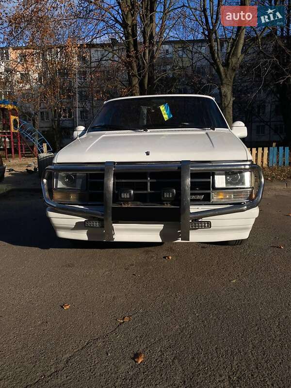 Мінівен Dodge Caravan 1990 в Житомирі